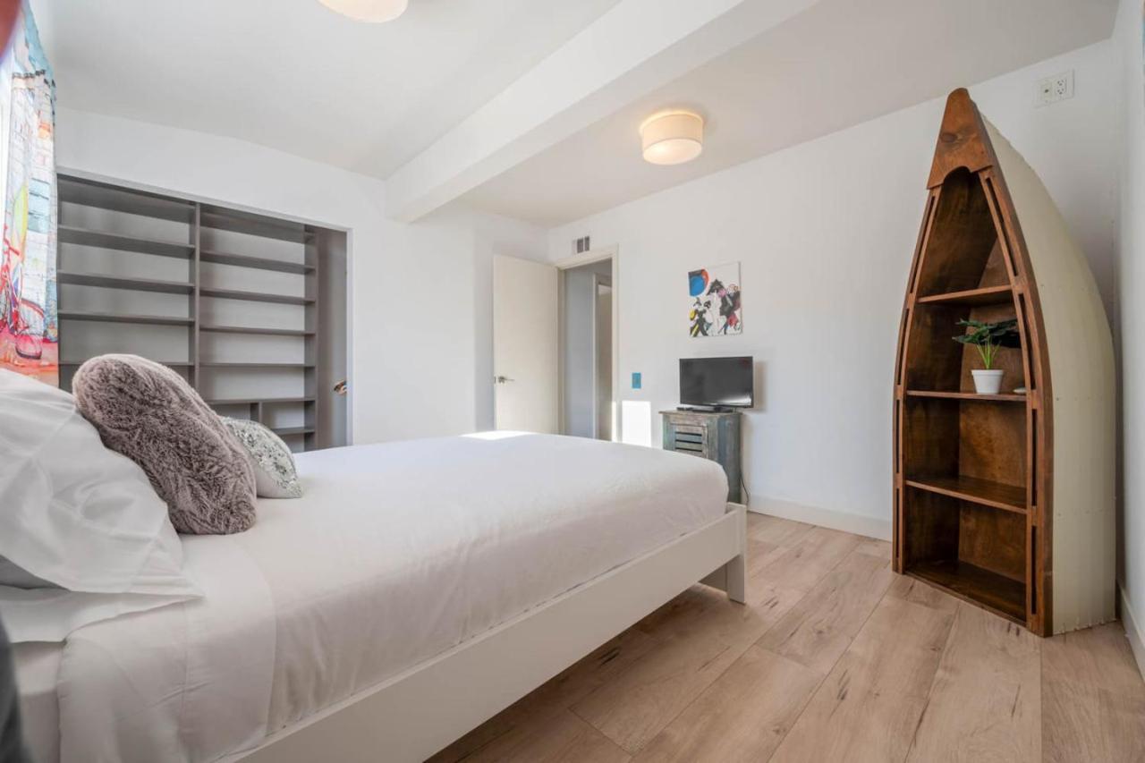 Middlebury Heights With Pool Holiday home *