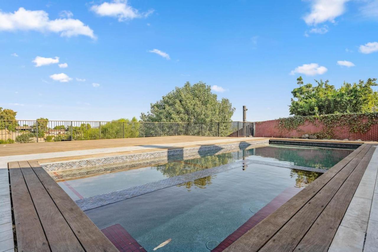 Middlebury Heights With Pool Los Angeles