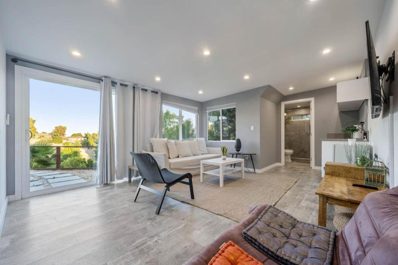 Middlebury Heights With Pool Holiday home